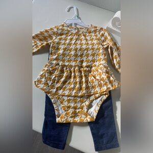 Carters Two-Piece, Size 18 mos.
NEW WITH TAGS